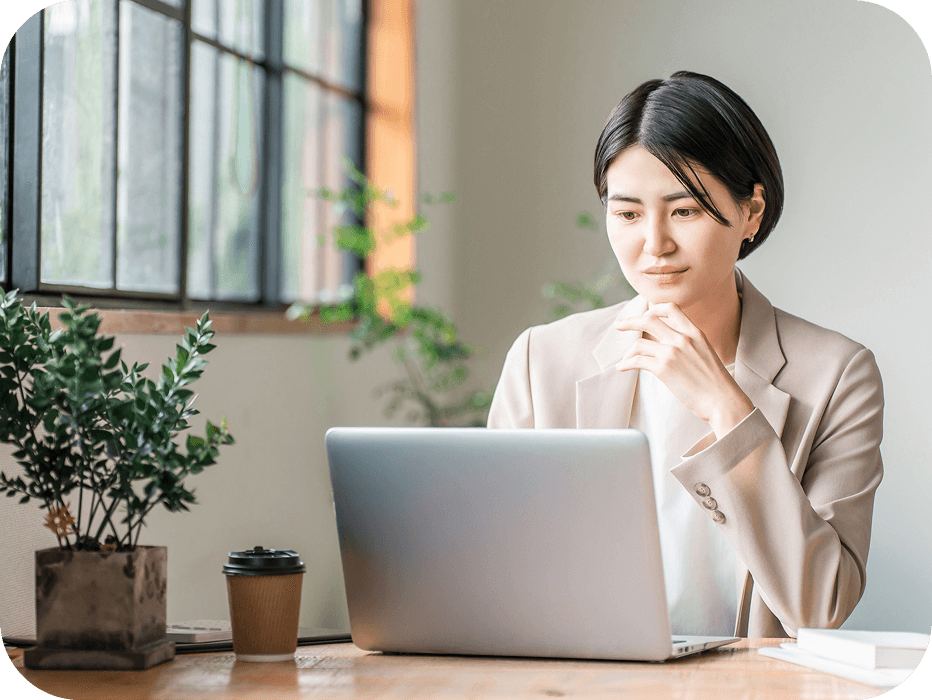 ご依頼をメールで検討している様子