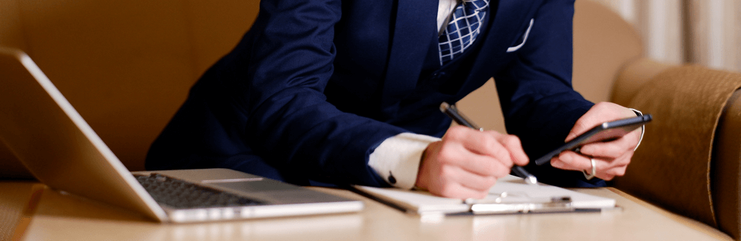 ホテル運営企業の業務風景イメージ