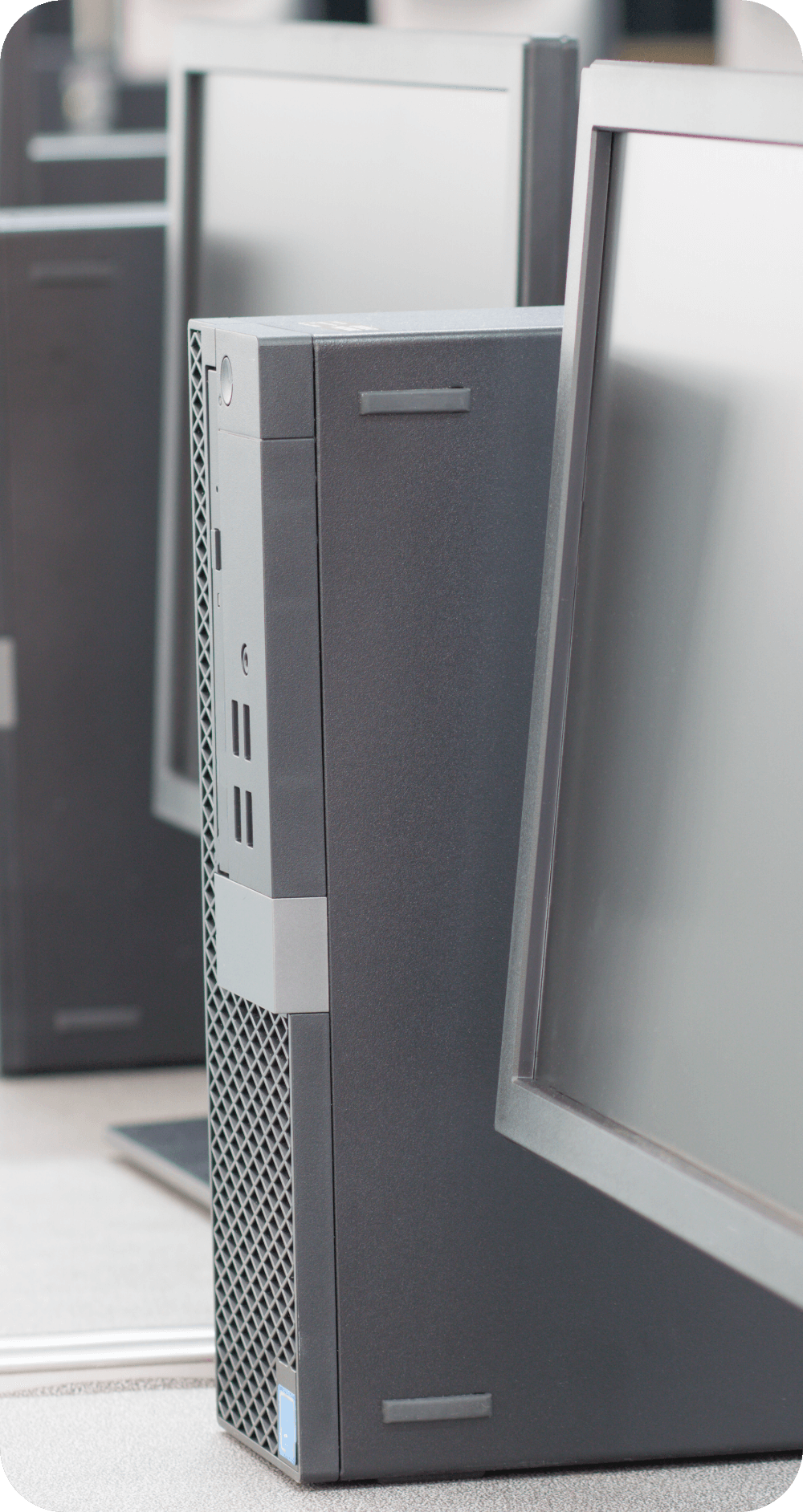 データ消去や検査工程を終え、再び価値を与えられるパソコンイメージ