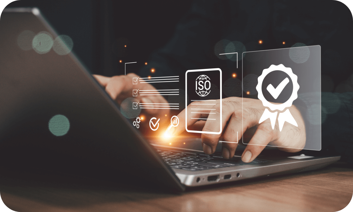 セキュリティ基準を遵守し、慎重にパソコンを管理・操作する風景